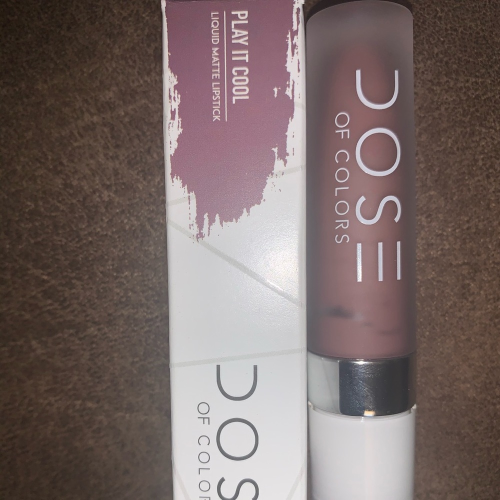 Dose liquid lipstick in Play it Cool